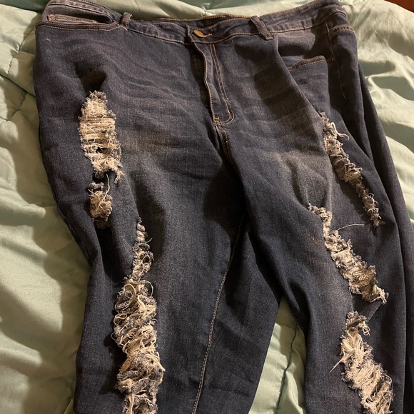 SHEIN distressed jeans - Picture 2 of 3